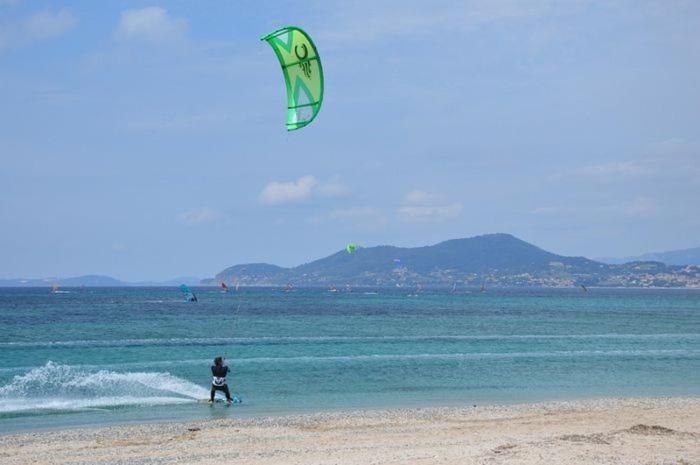 Quartos Praia Do Foguete 卡波布里奥 外观 照片
